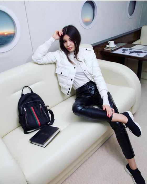 Пуховик женский белый