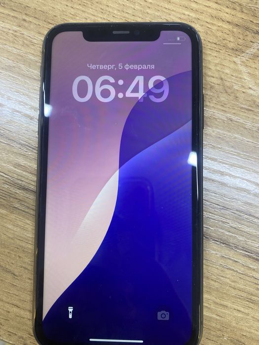 Айфон 11  64 гб емкость 75 без ремонта