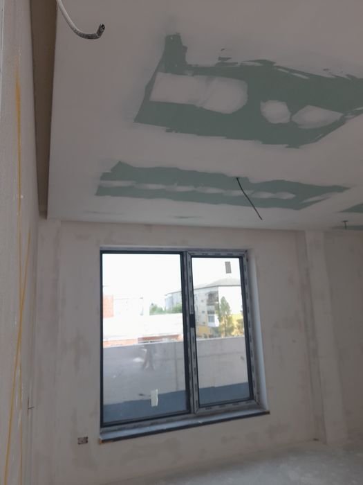 Glet, zugrăvit, șlefuit, parchet, tencuiala, baghete și cornise rigips