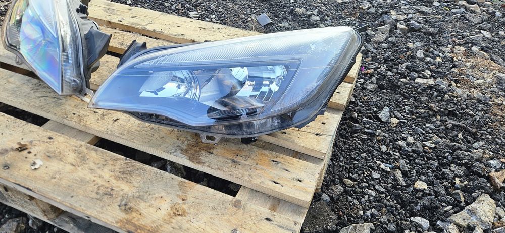 Ляв и Десен HELLA Фарове за Опел Астра джей /Opel Astra j