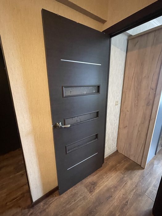 Продам двери б/у внутрикомнатные