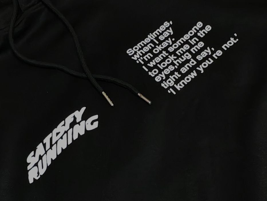 Черное худи Satisfy Running