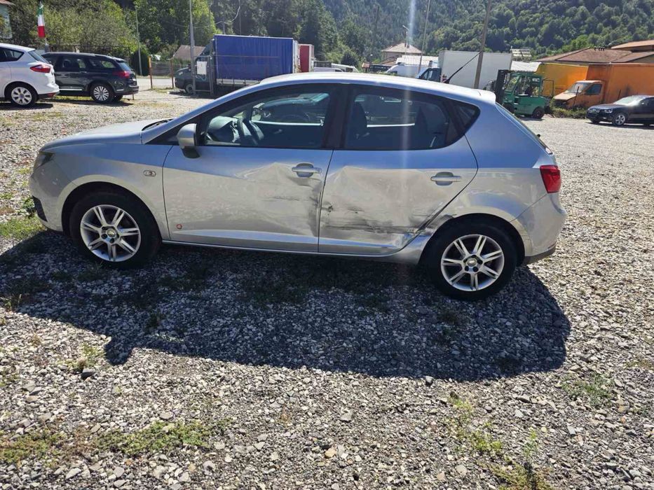 На части Seat Ibiza 1.6tdi Cay ръчка 2011г Сеат Ибиза
