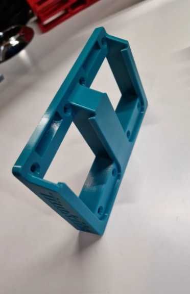 Стойка за батерии Makita LXT 18V единична двойна тройна