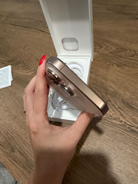 Iphone 16 Pro Gold