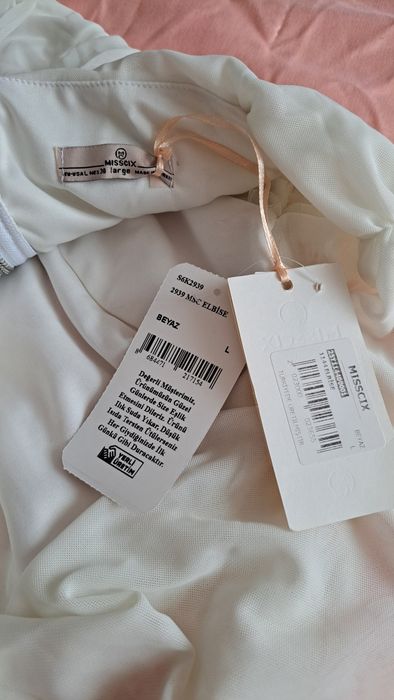 Rochie albă din tul