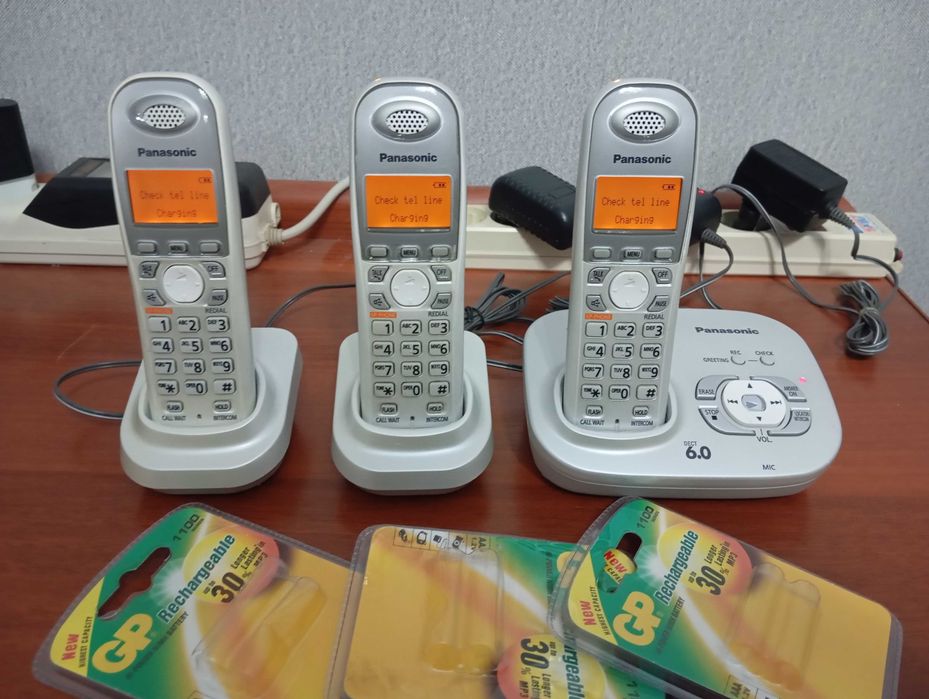 Продам радиотелефон PANASONIC три трубки на один телефонный номер.