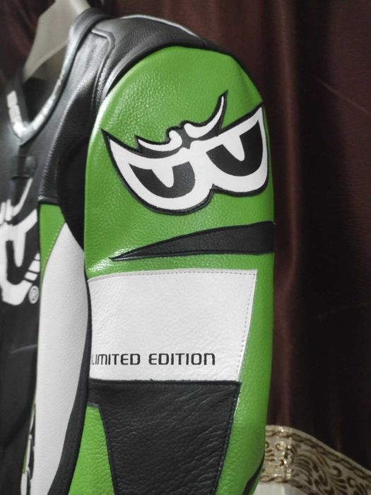 Berik EU60 Кожен екип от 2 части