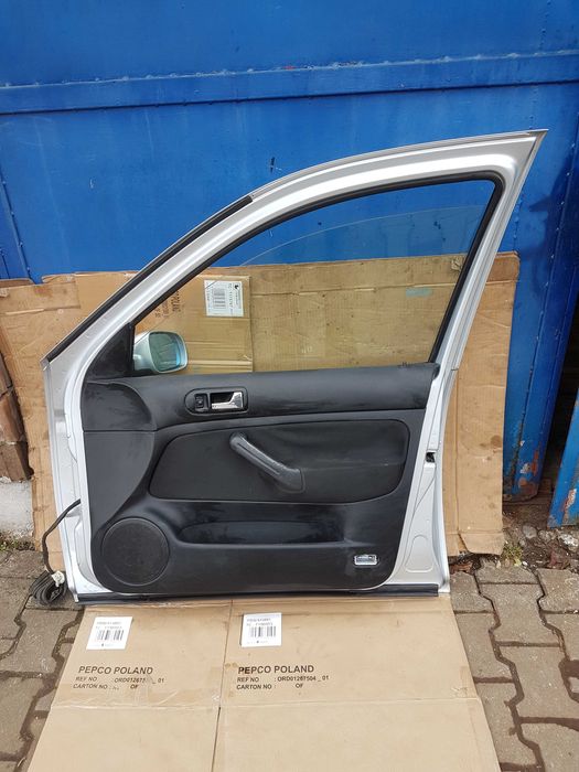 Usa completa fata partea dreapta VW Golf Combi, culoare LA7W,