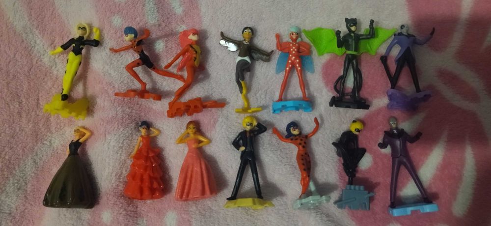 Игрушки из киндеров и поняшки