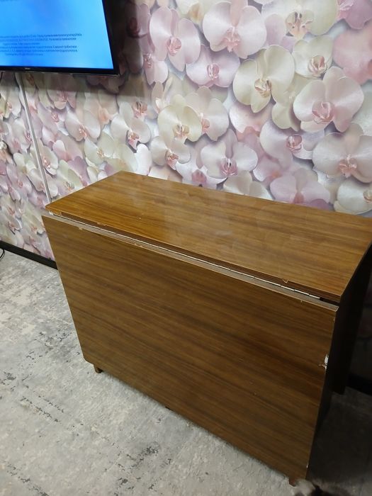 Продам стол-книжка