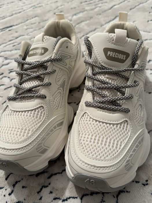 Кросс сатылады размер 42