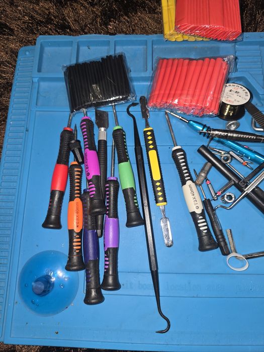 Set complet de reparat electronice telefoane surubelnita cutter