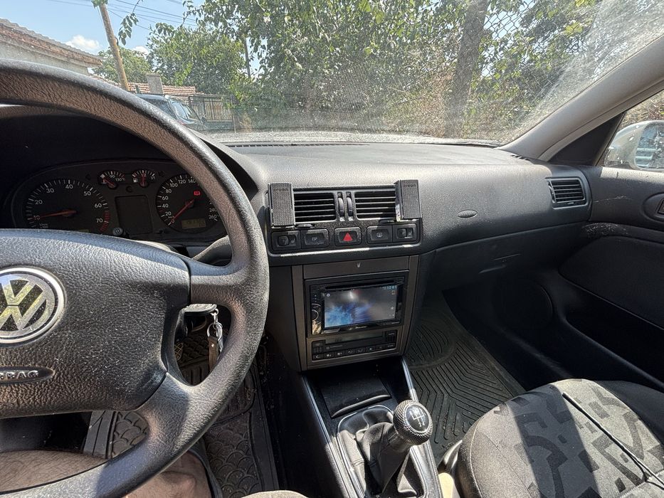 VW Bora 1.6 16V 77 kw.