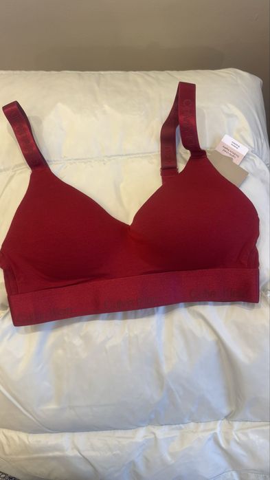 Трусы и бюстгалтер от Calvin Klein