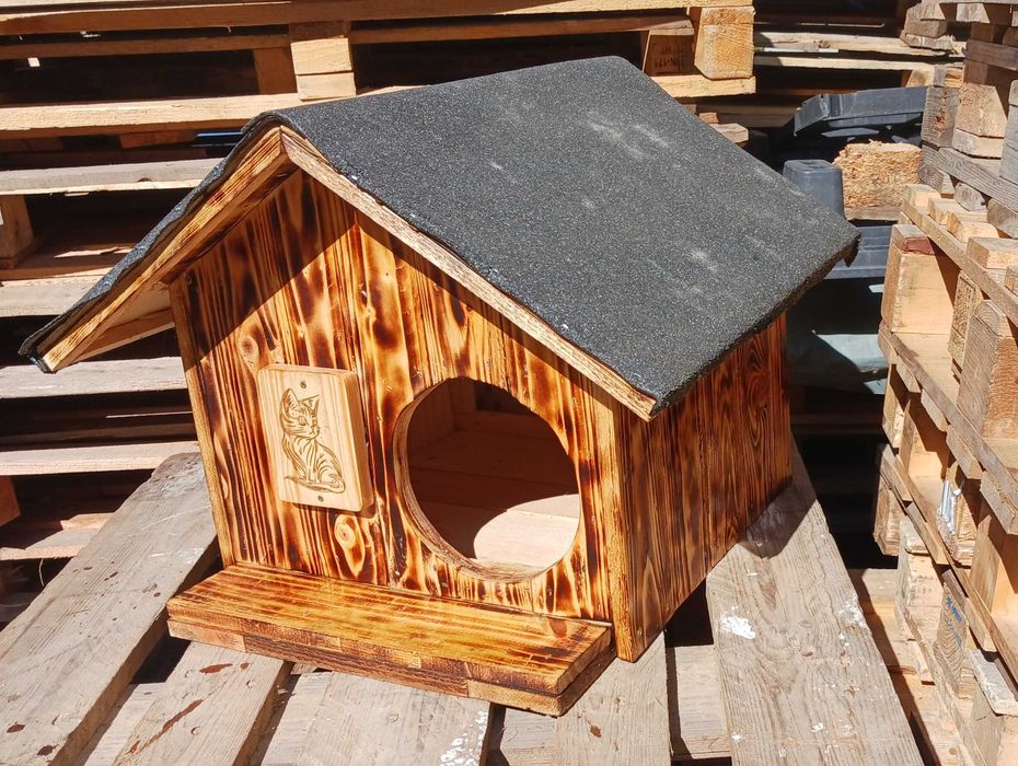 Дървена къщичка за котки