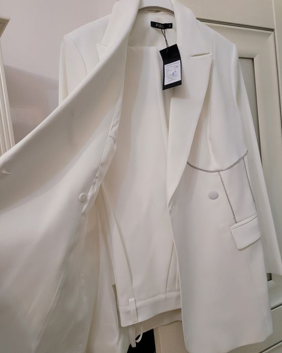 Продам костюм новый