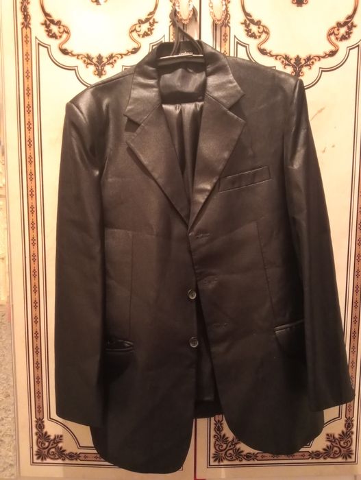 Продам кастюм новый