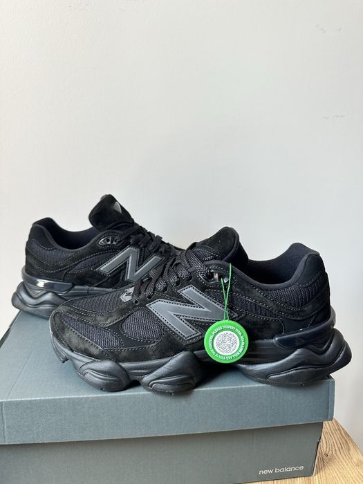 New Balance 9060 Tripple Black - налични размери