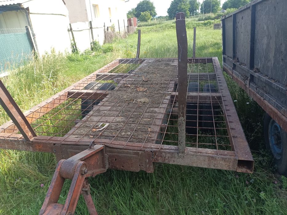 Vând remorca pântru baloți și lemne