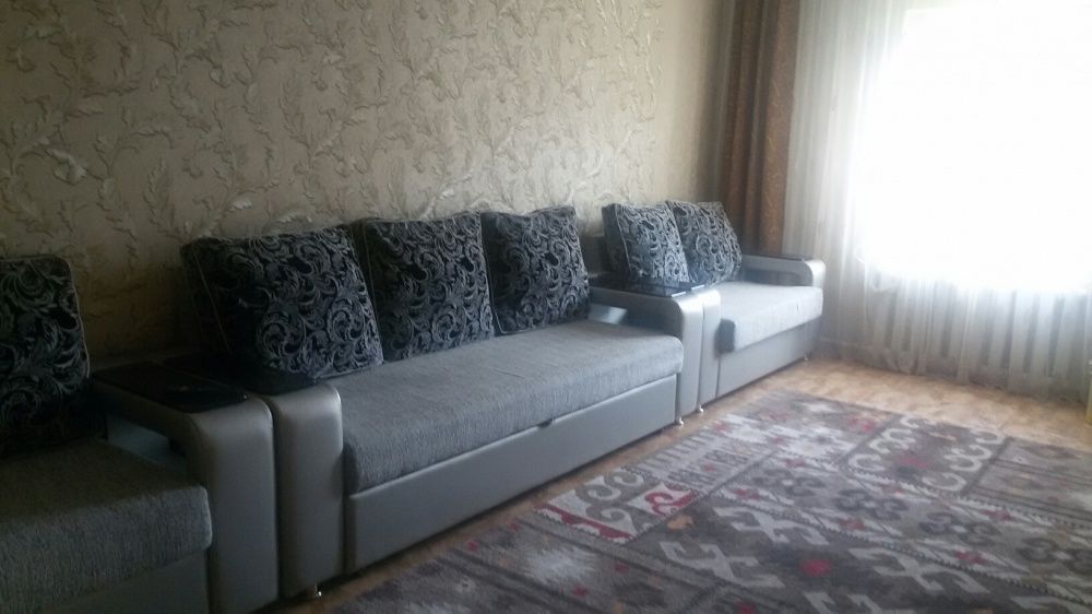 Уголок отдыха серого цвета