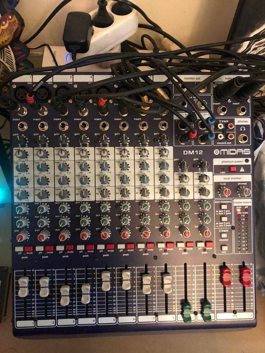 Midas DM12 Mixer analog