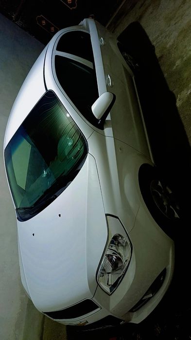 Avtomobil Nexia 3