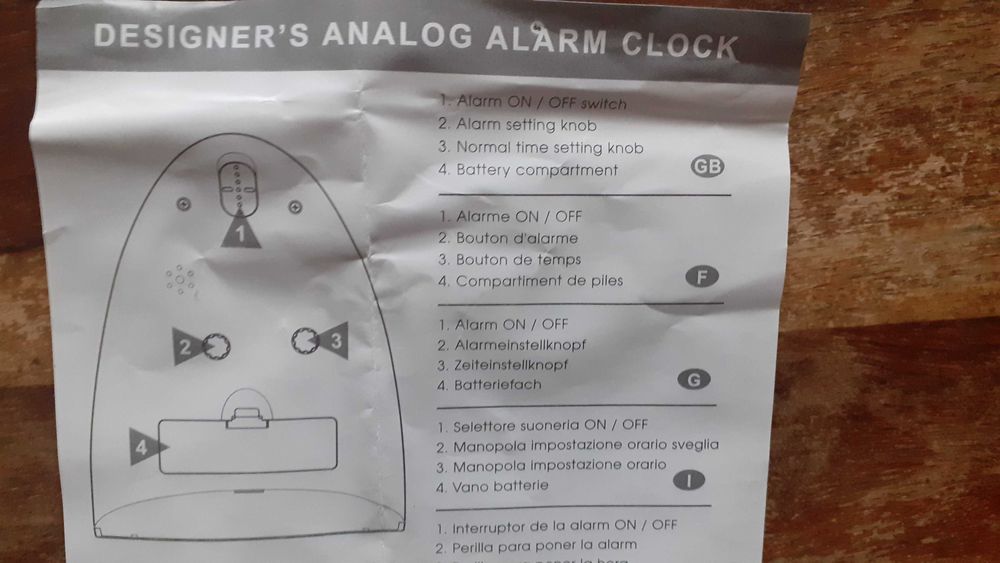 часовник настолен със секундарник и аларма REEKO