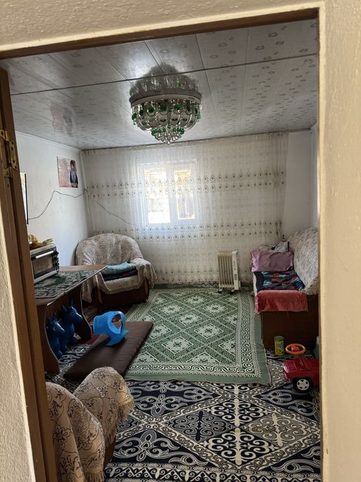 Үй сатылады кең аумағымен