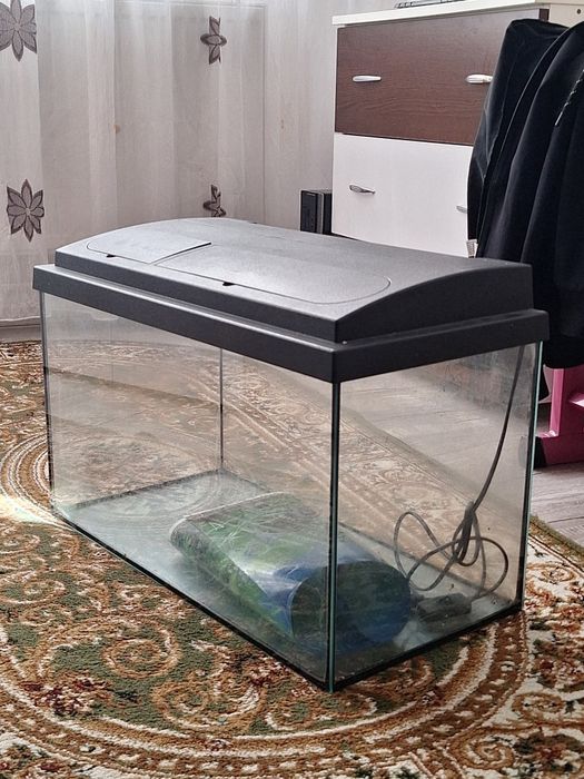 Ofer acvariu 60 litri la schimb
