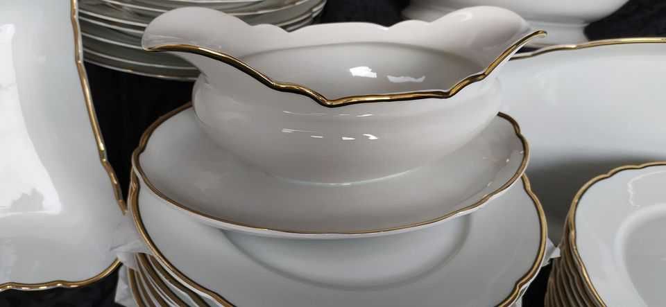 Луксозен сервиз за храна произведен от фабриката порцелан K&A Бавария