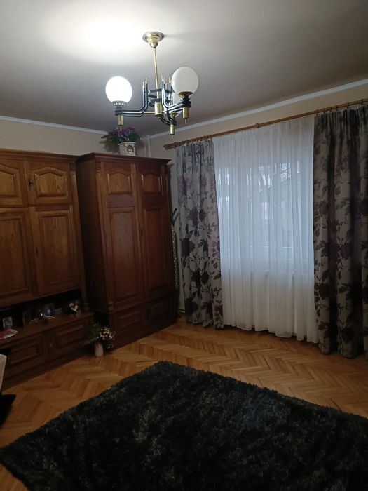 Închiriez apartament
