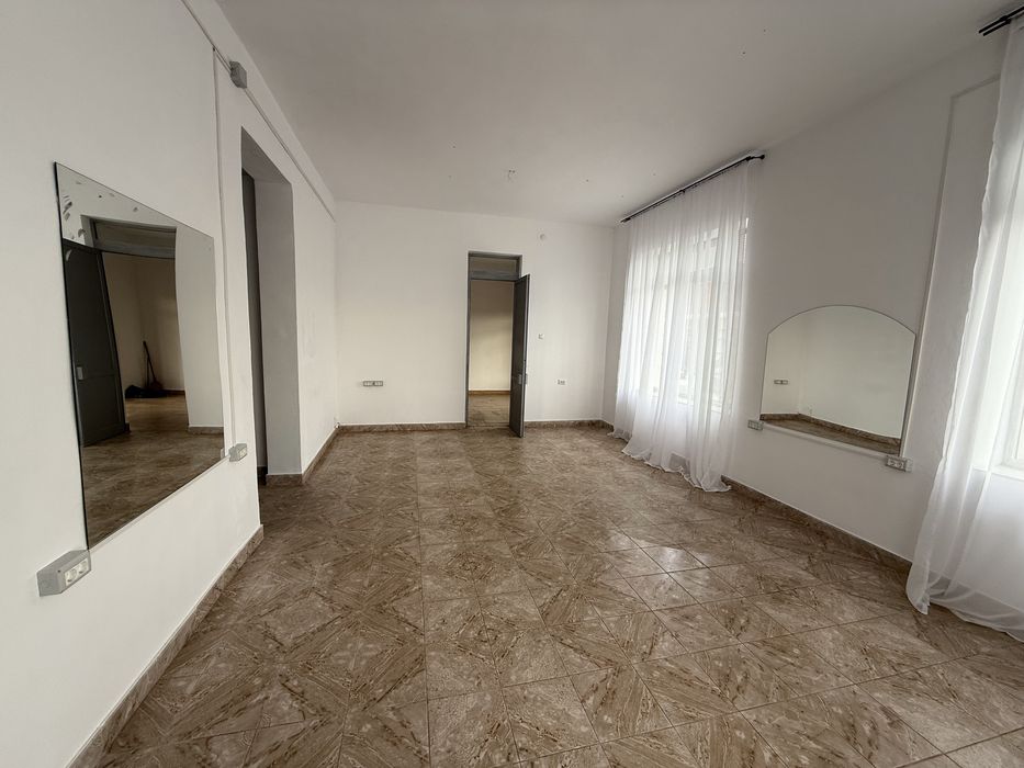 Spațiu comercial de închiriat sau parțial!