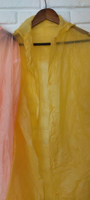 Продавам дъждобрани