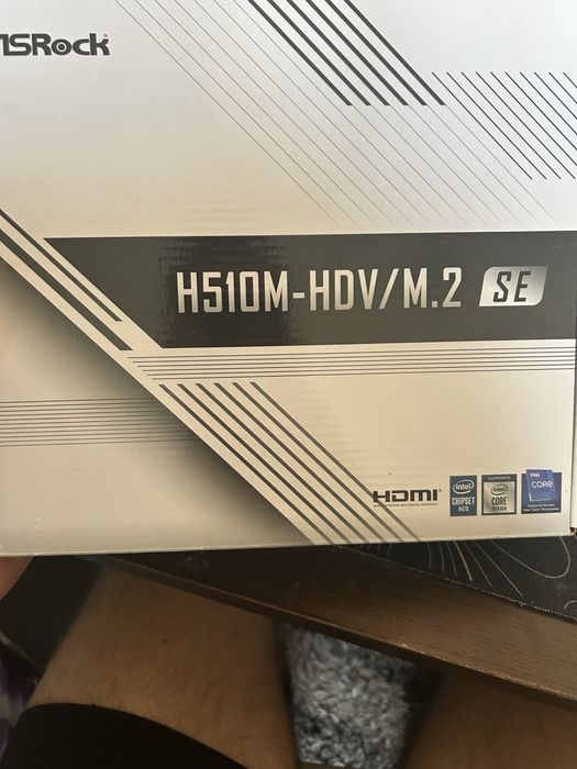 Геймърски компютър с целия сетъп