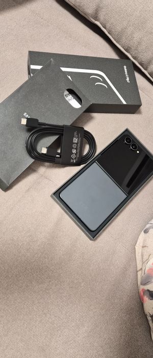 Samsung Galaxy Flip 7 in garanție,  full box !