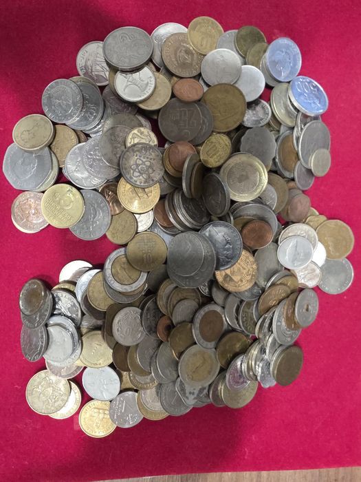Монеты разных стран.