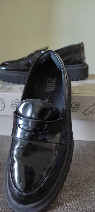 Продам сапожки и кроссовки для девочек