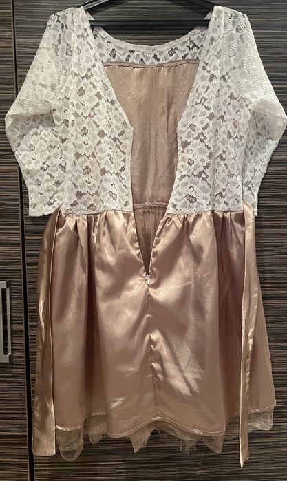 Официална рокля със златен сатен и тюл