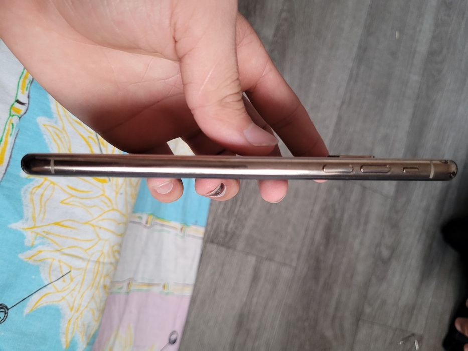 Iphone xs max sotiladi srochna