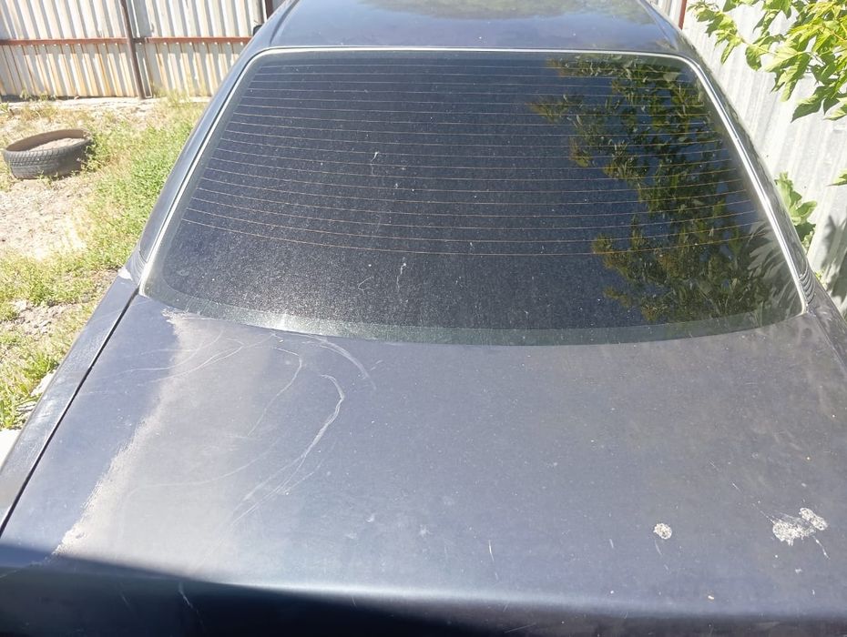 Автомобиль ауди 100