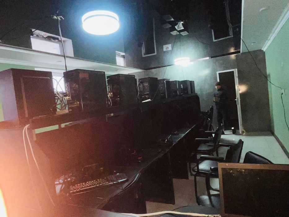 Kompyuter sotiladi 4 komplekt