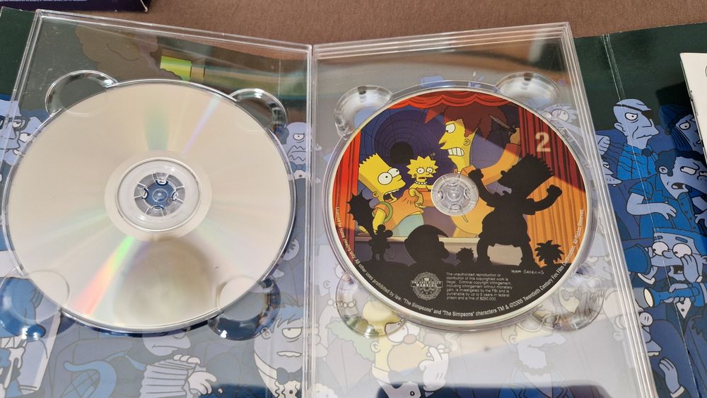Set 4 dvd-uri sezonul 7 "Familia Simpson"