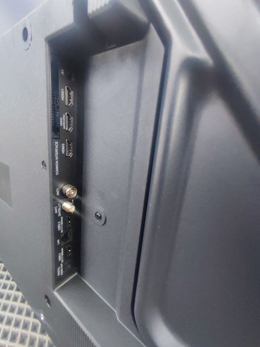 Телевизор YASIN 65UD81 4K UHD разбит экран