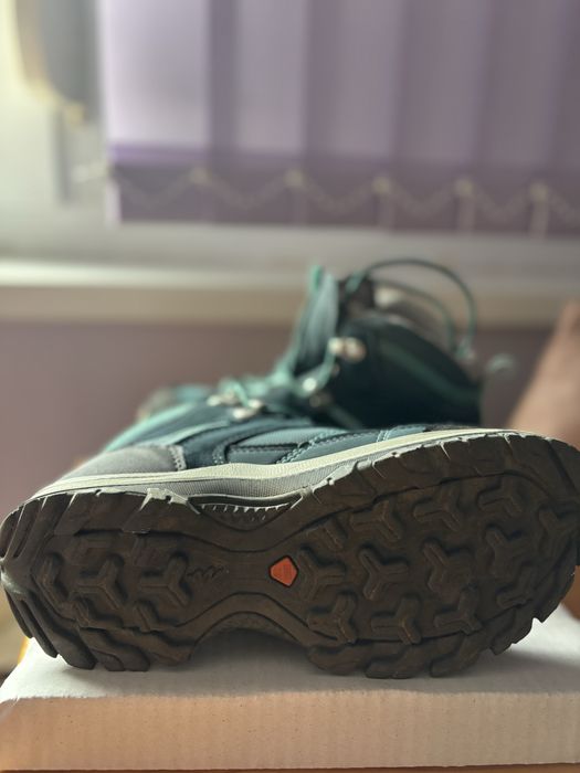 Дамски непромокаеми туристически обувки QUECHUA