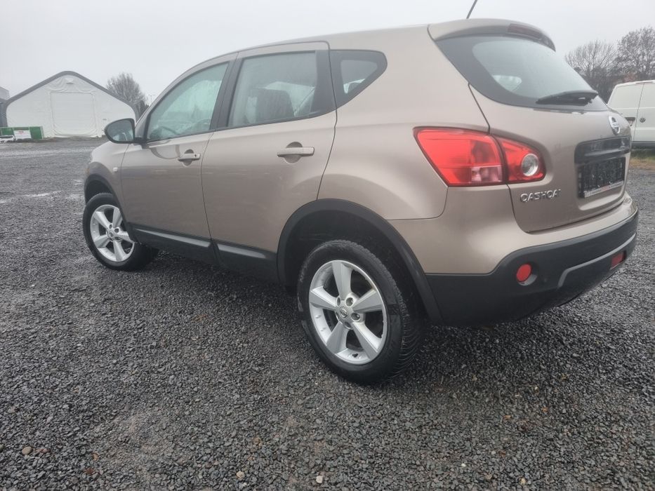 Vand Nisan qashqai +2