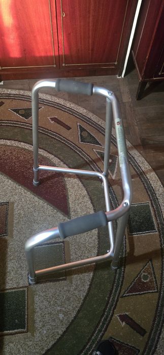 Vand cadru pentru batrani ce nu se pot deplasa .