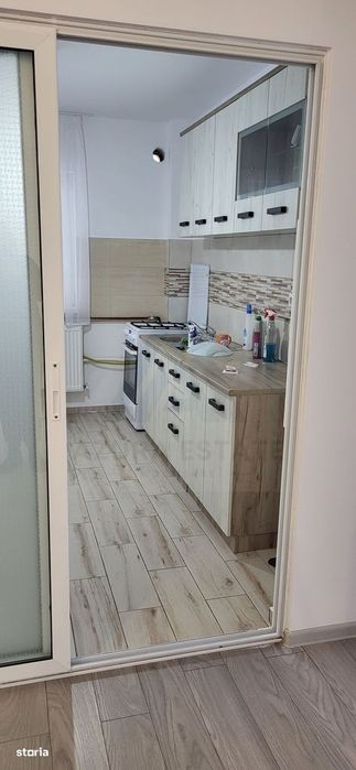 Apartament 3 camere 3 balcoane etaj 1 parcare zona Calea Cisnadiei