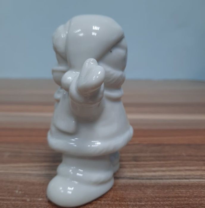 Старинна порцеланова фигурка