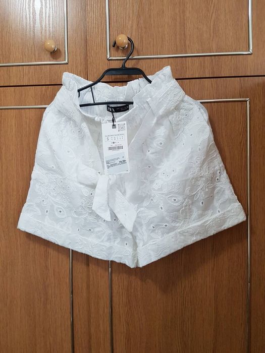 Къси панталонки с бродерия Зара/Zara